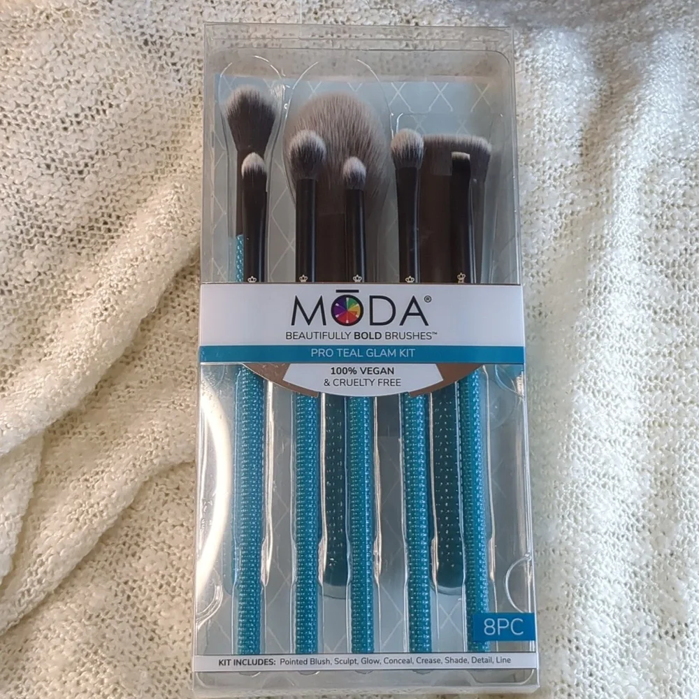 MODA® BRUSH Pro Teal 8pc Glam Kit